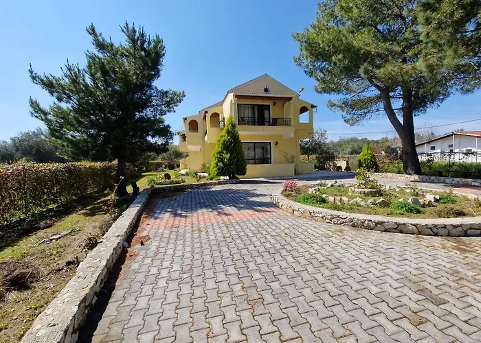 Alexandra Apartment 9